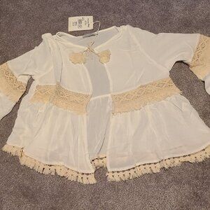 💰Make an offer, bundle and save💰 NWT American Bling Boho lace shirt